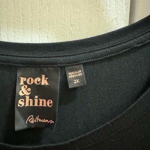 I selling black T shirt